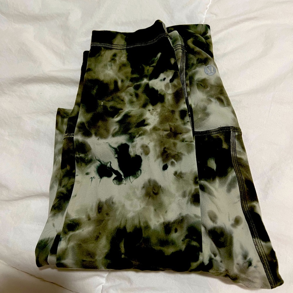Lululemon green camo leggings size 6 worn once
